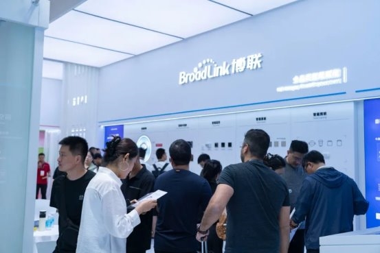 家装双轮驱动！博联智能闪耀光亚ag九游会登录商业照明与智慧(图4)